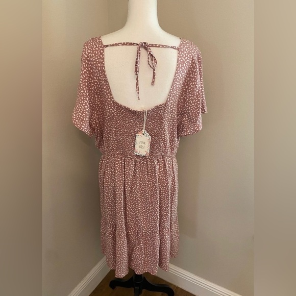 Plus Dress - Picture 5 of 5